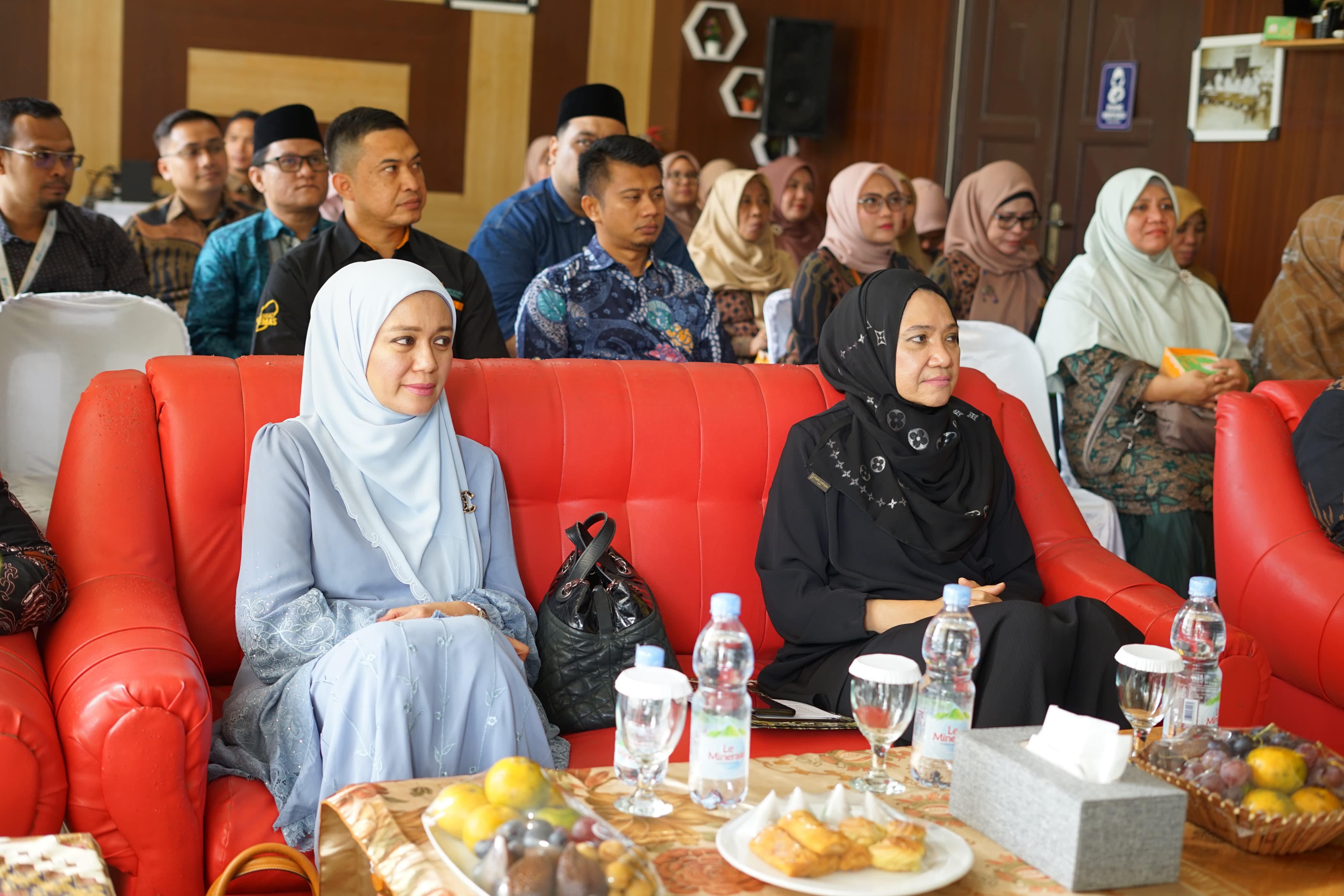 Ketua Yayasan Al-Ishlahiyah dan Ketua Pengadilan Agama Binjai Resmikan Ruang Sidang Utama Syekh Abdul Halim Hasan