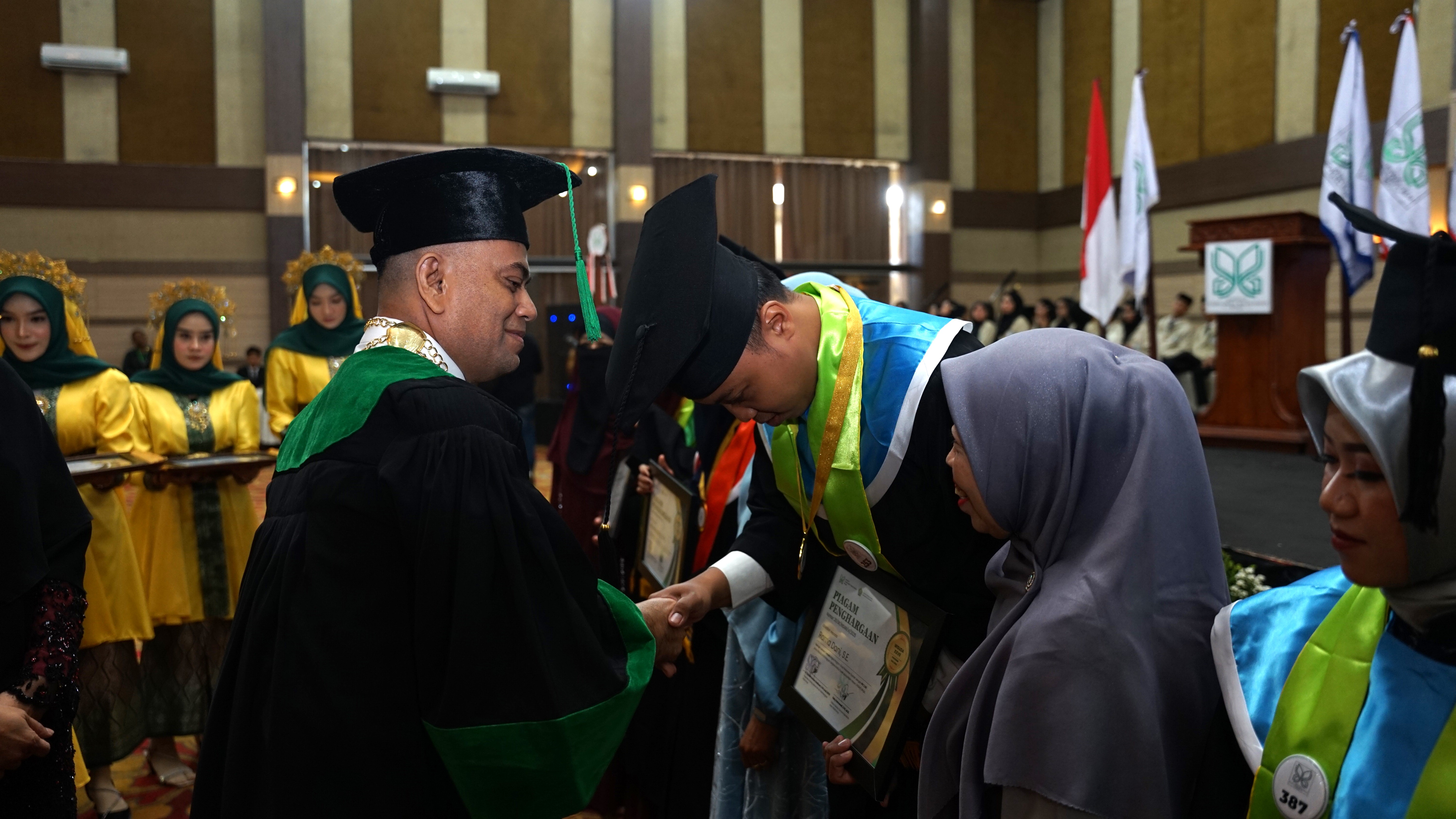 Wisuda XXVII, INSAN Kukuhkan 425 Wisudawan