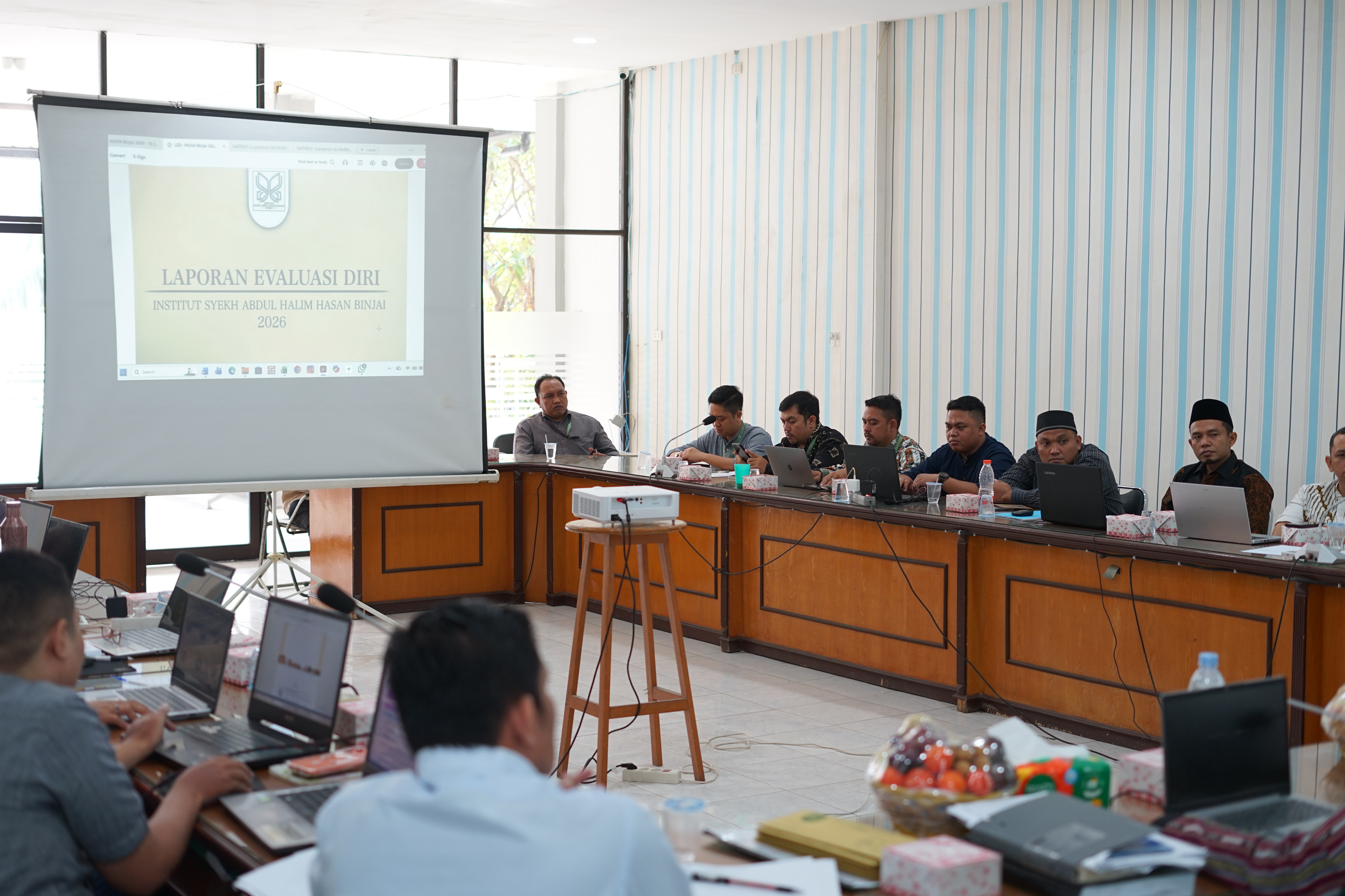 Menuju Reakreditasi Perguruan Tinggi, INSAN Gelar FGD Review Borang APT Bersama Asesor BAN-PT