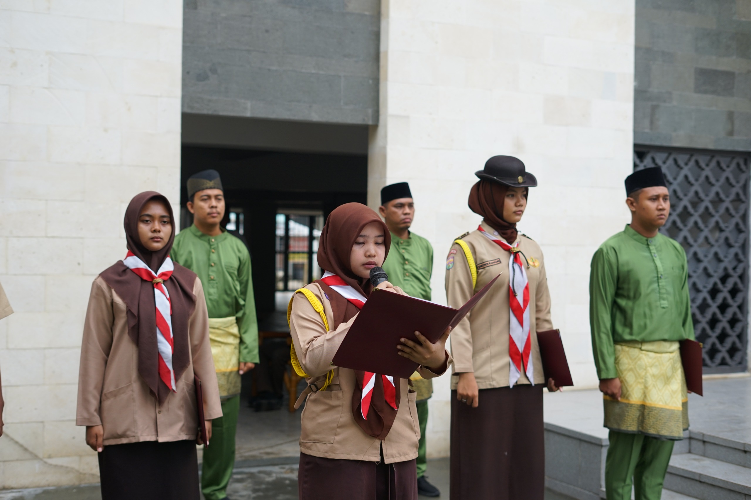 INSAN Binjai Gelar Upacara HUT RI ke-79 Bersama MTs dan MA Al-Ishlahiyah Binjai