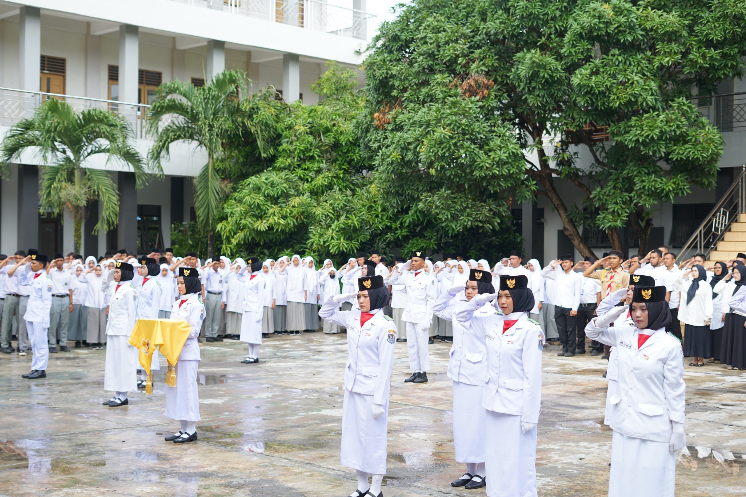 INSAN Binjai Gelar Upacara HUT RI ke-79 Bersama MTs dan MA Al-Ishlahiyah Binjai